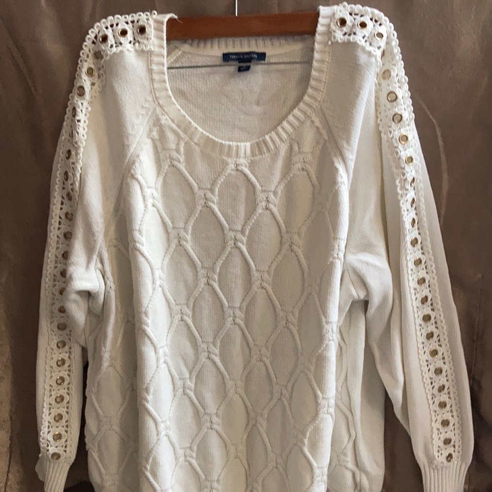 EUC Tommy Hilfiger Off white sweater rivet sleeves